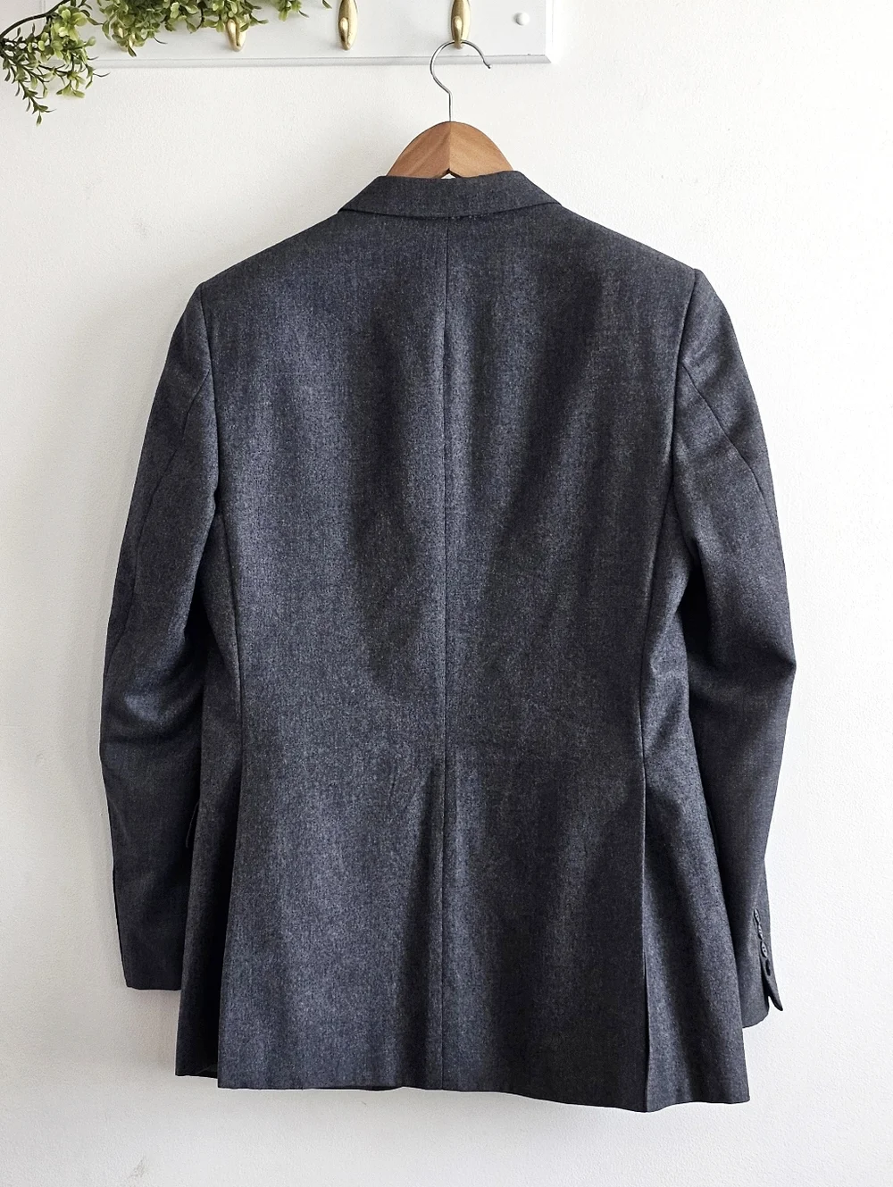 Daniel Hechter Paris 100% Wool Blazer Gray 2 Button Tailored Estimated Size 40R